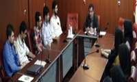 در روز چهار شنبه مورخ  94/04/31 باحضور دكتر عرشي معاونت امور بهداشتي دانشگاه جلسه دانشجويان كار در مطب برگزار شد